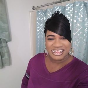 Meet your Posher, Sharon